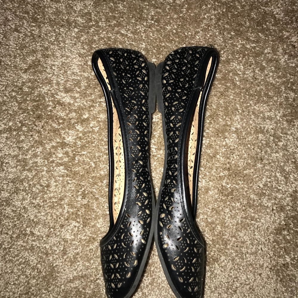 Cute, Comfy, Flexible, Leather Look Flats - Picture 3 of 3